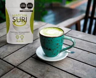 Taza de Matcha Suri preparada